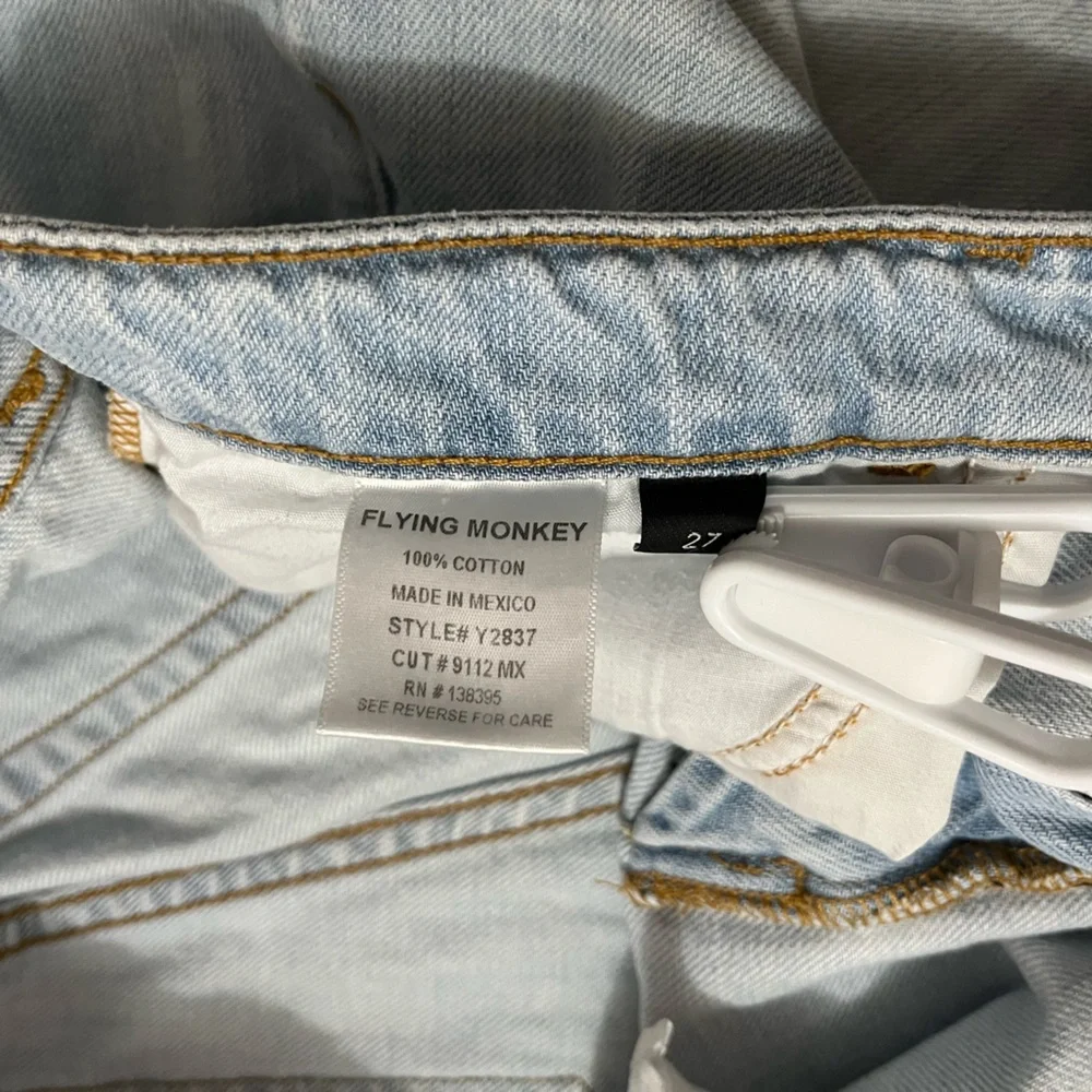 Flying Monkey Crop Distressed Denim Jeans Light Wash Inseam 23.5” Size 27